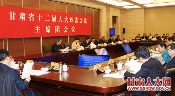 1��19�����磬ʡʮ�����˴��Ĵλ�����ϯ�ž��е����λ���